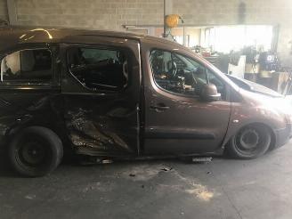 Käytettyjen passenger cars Peugeot Partner BENZINE/1600CC - 5VIT 2015/1