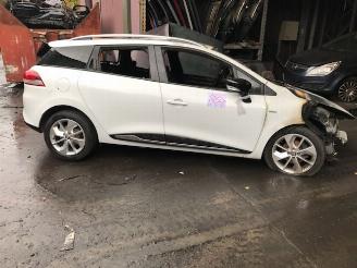 Purkuautot passenger cars Renault Clio Benzine - 6vit 2016/1
