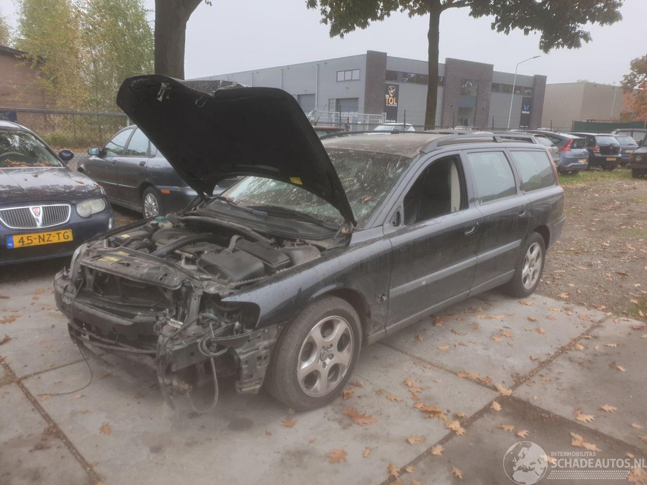 Volvo V-70 2.5t