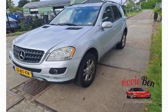 Vrakbiler auto Mercedes ML ML II (164/4JG), SUV, 2005 / 2011 3.5 350 4-Matic V6 24V 2005/6