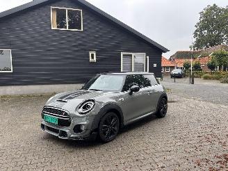  Mini Cooper S AUTOMAAT JOHN WORKS NAVI CLIMA SPORT B.J 2019 2019/4