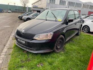 Coche siniestrado Skoda Fabia Fabia III (NJ3), Hatchback 5-drs, 2014 / 2021 1.0 12V 2018