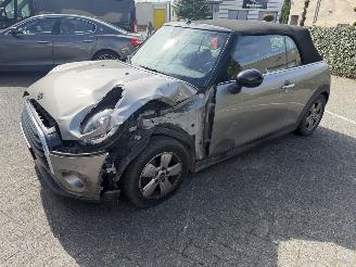 damaged passenger cars Mini  1.5 Cooper Chili Cabrio 2019/11