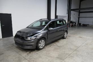 Vaurioauto  passenger cars Volkswagen Touran TRENDLINE 2019/4
