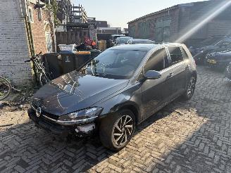 uszkodzony samochody osobowe Volkswagen Golf 1.6 TDI 2018/1
